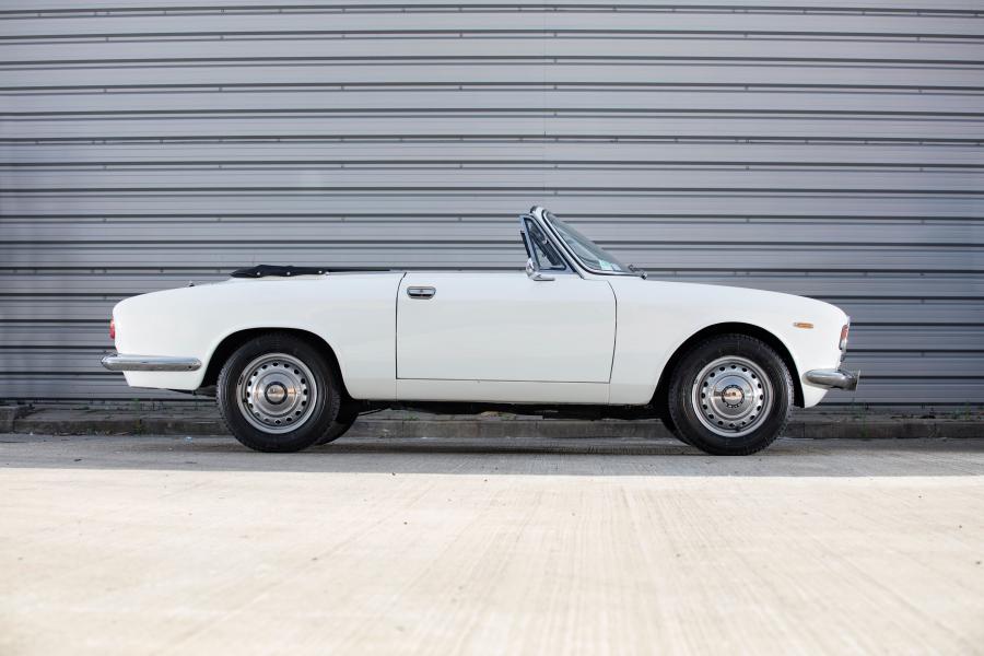  Alfa Romeo Giulia GTС (105.29) 1965 года  (UK) (фото 7 из 12)